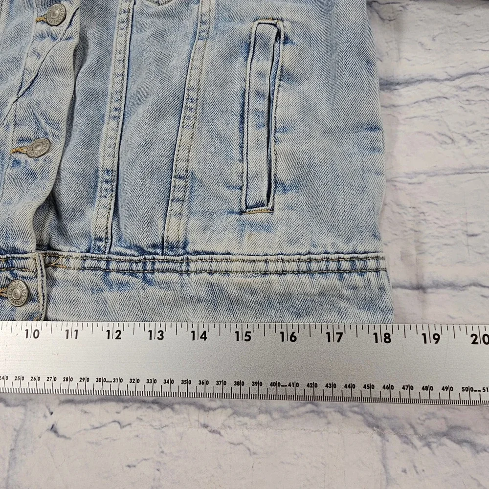 Free People Rumors Denim Jacket WOMENS M Light Wash Distressed Cotton Trucker - Picture 2 of 14